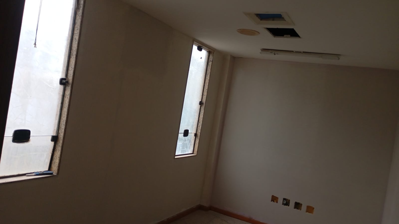 Ambiente com pontos elétricos preparados
