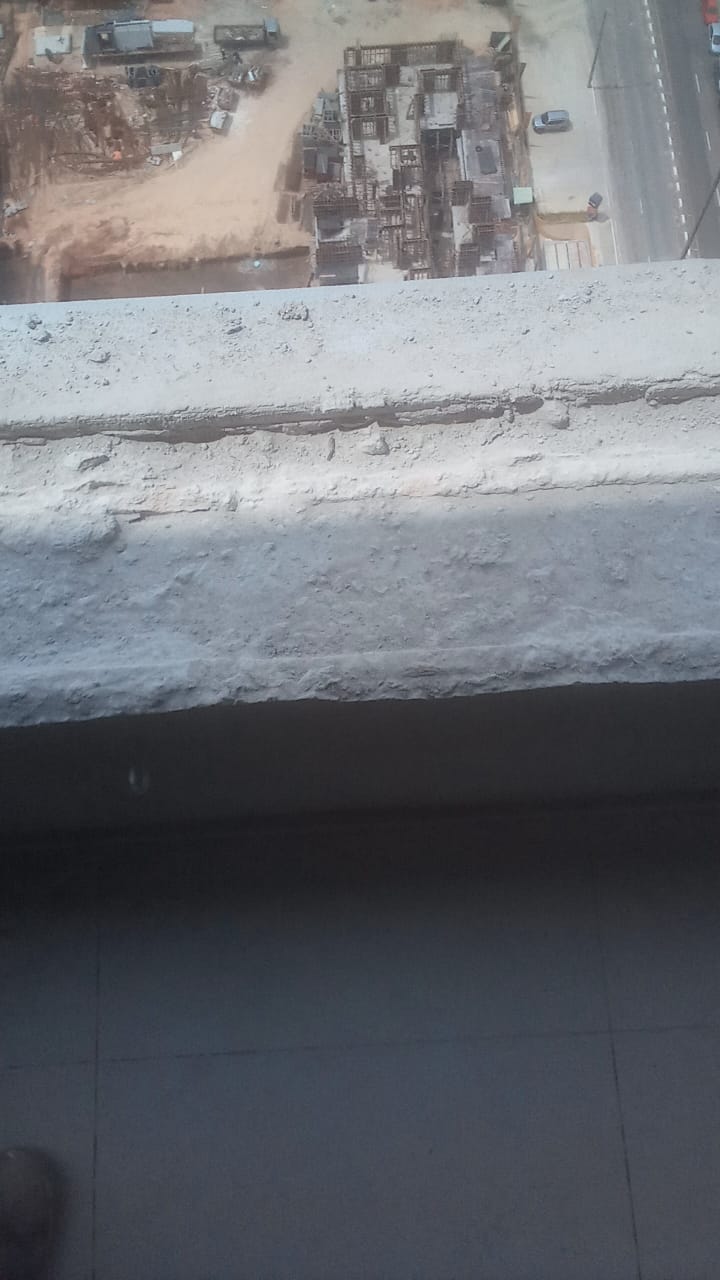 Detalhe de parapeito em concreto na cobertura